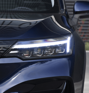 Modern LED headlight assembly with distinct horizontal lighting signatures