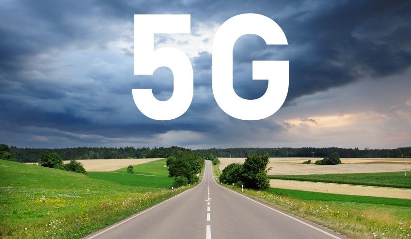 5G over a road with horizon in backdrop